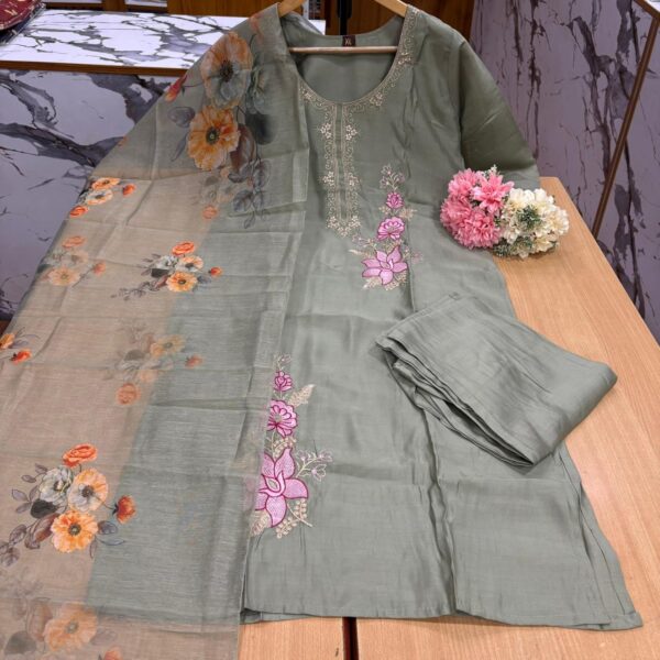 Roman set ( Kurti, Pant and Dupatta )- RS003