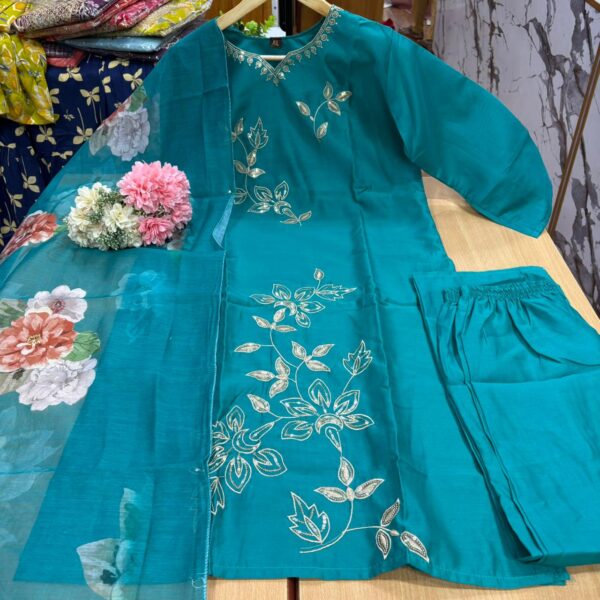 Roman set ( Kurti, Pant and Dupatta )- RS006